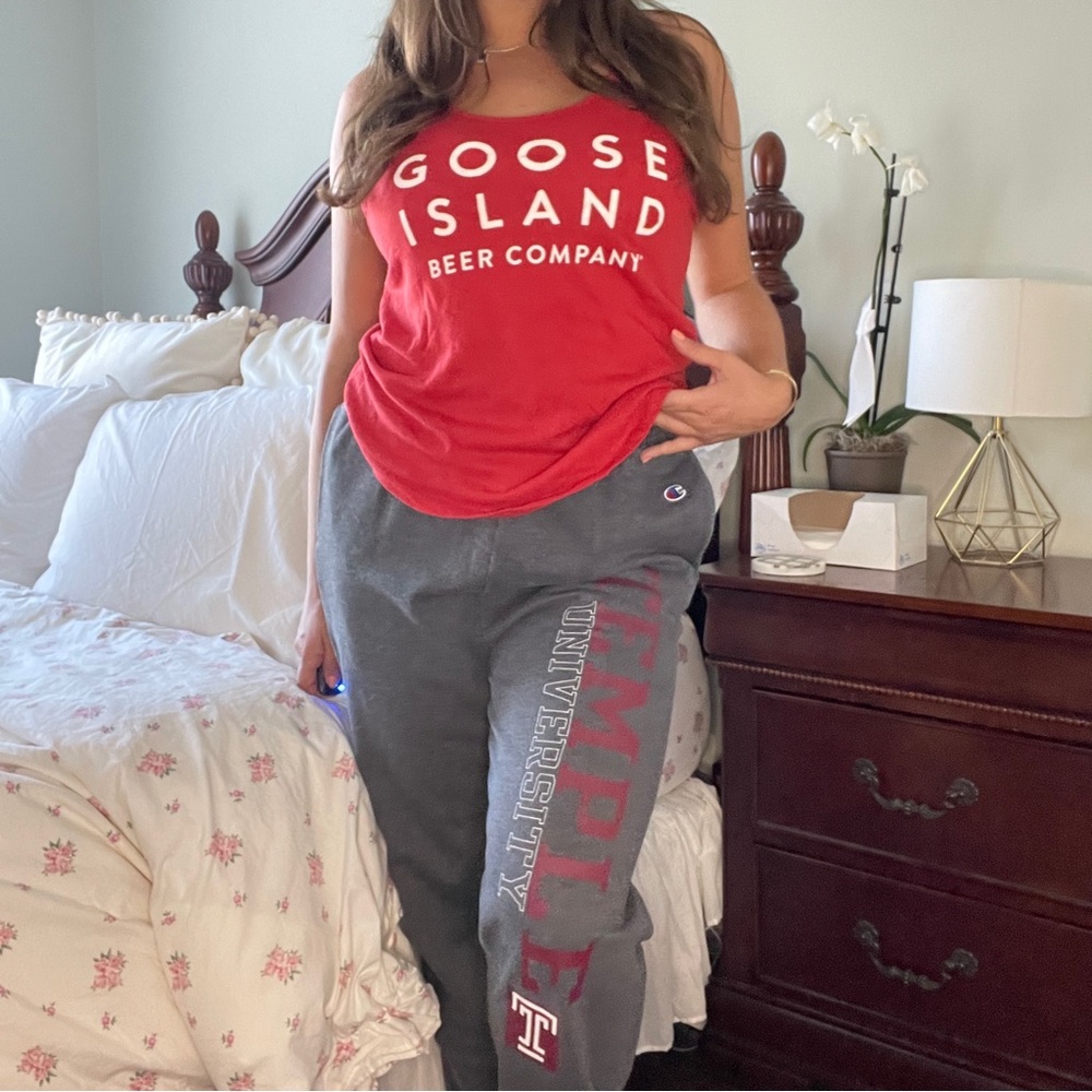 Goose Island size M red tank top